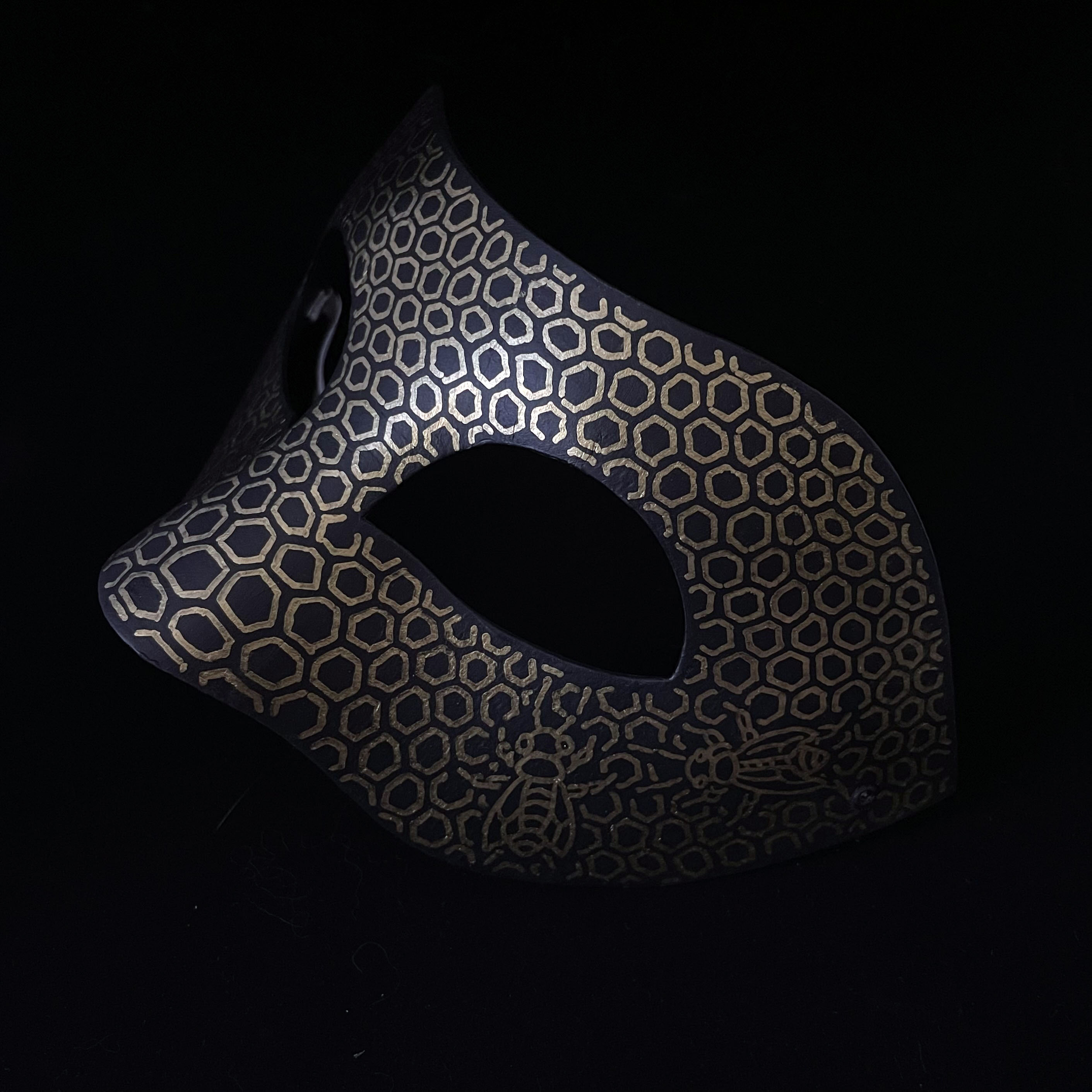 mask with honeycomb pattern