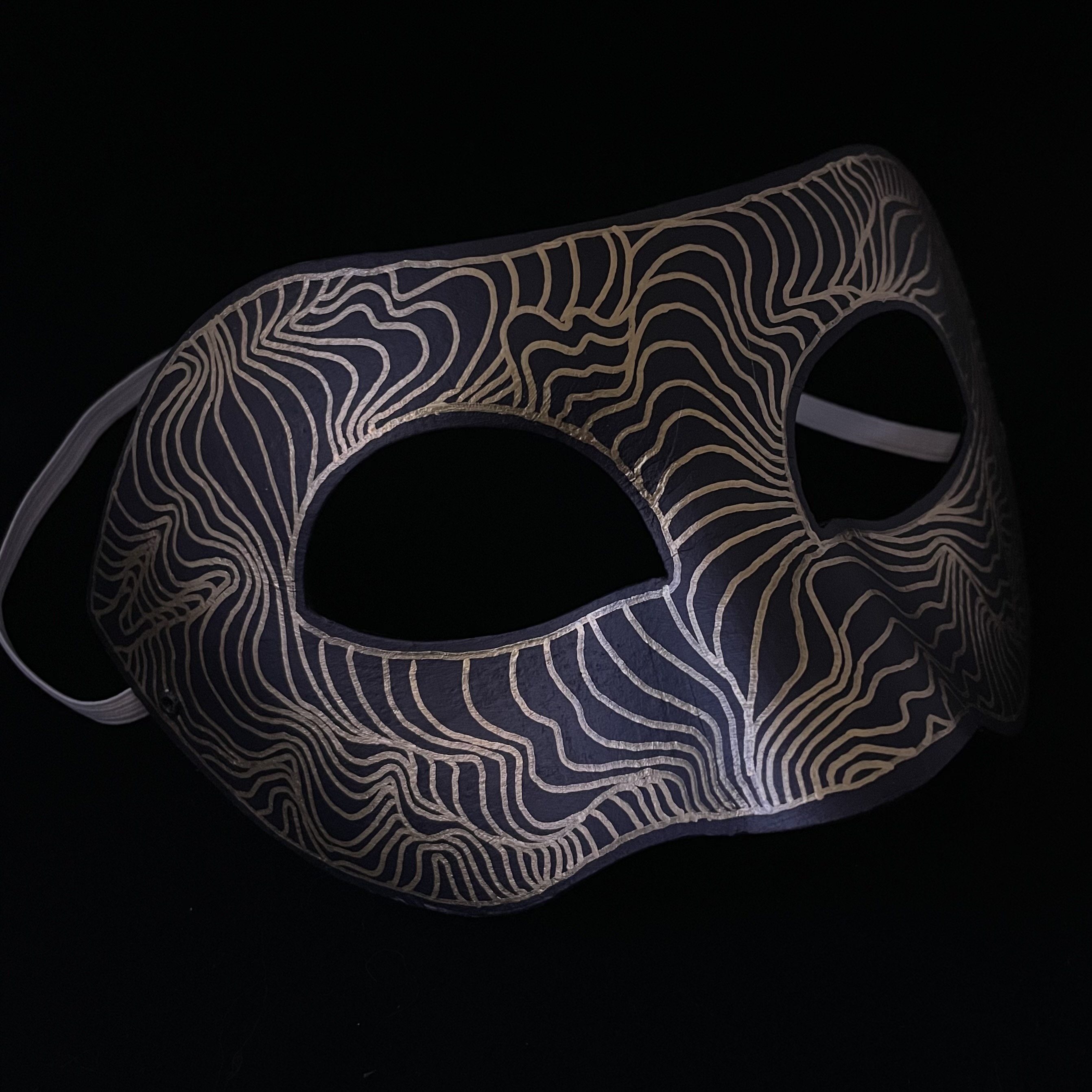 mask with an organic pattern