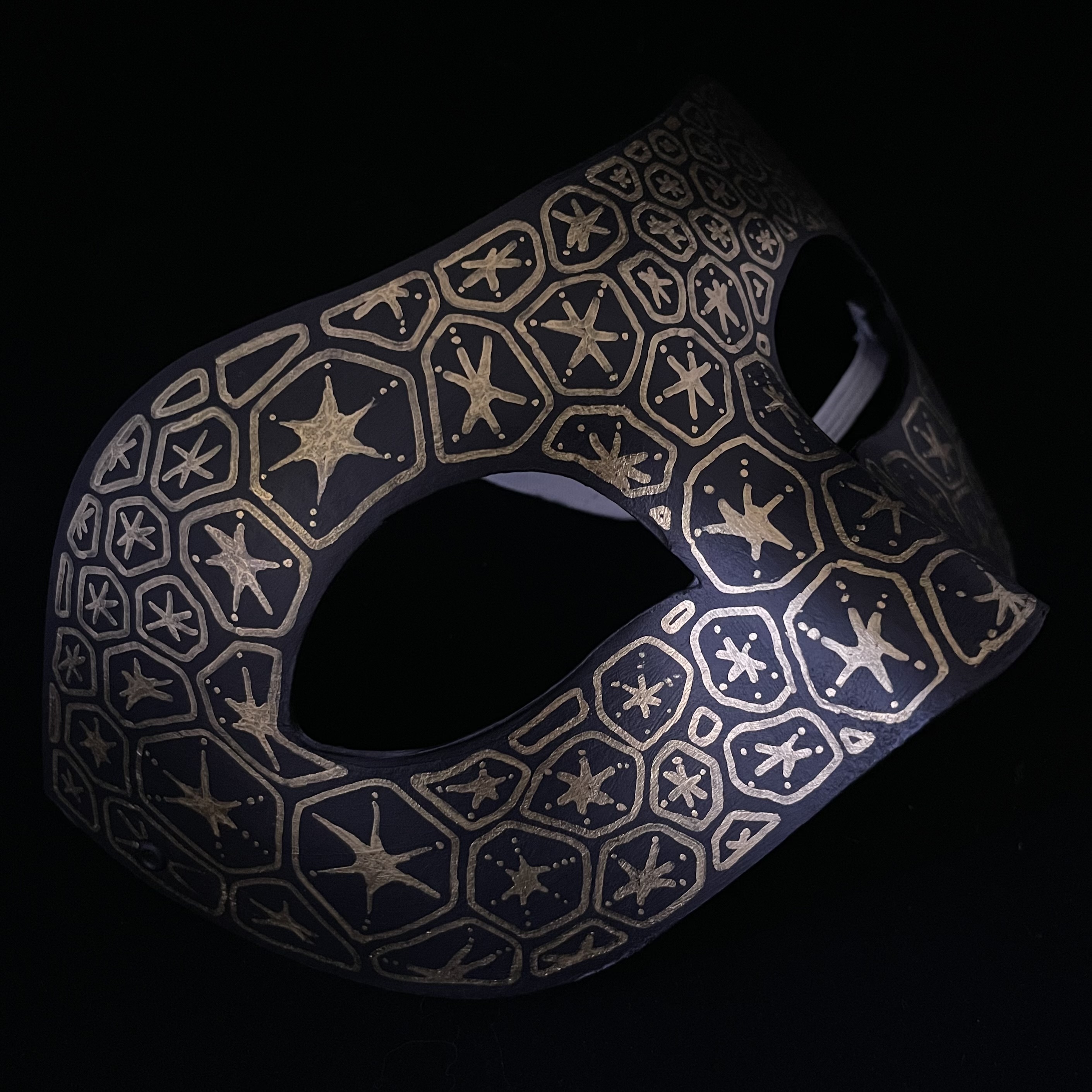 mask with cellular pattern