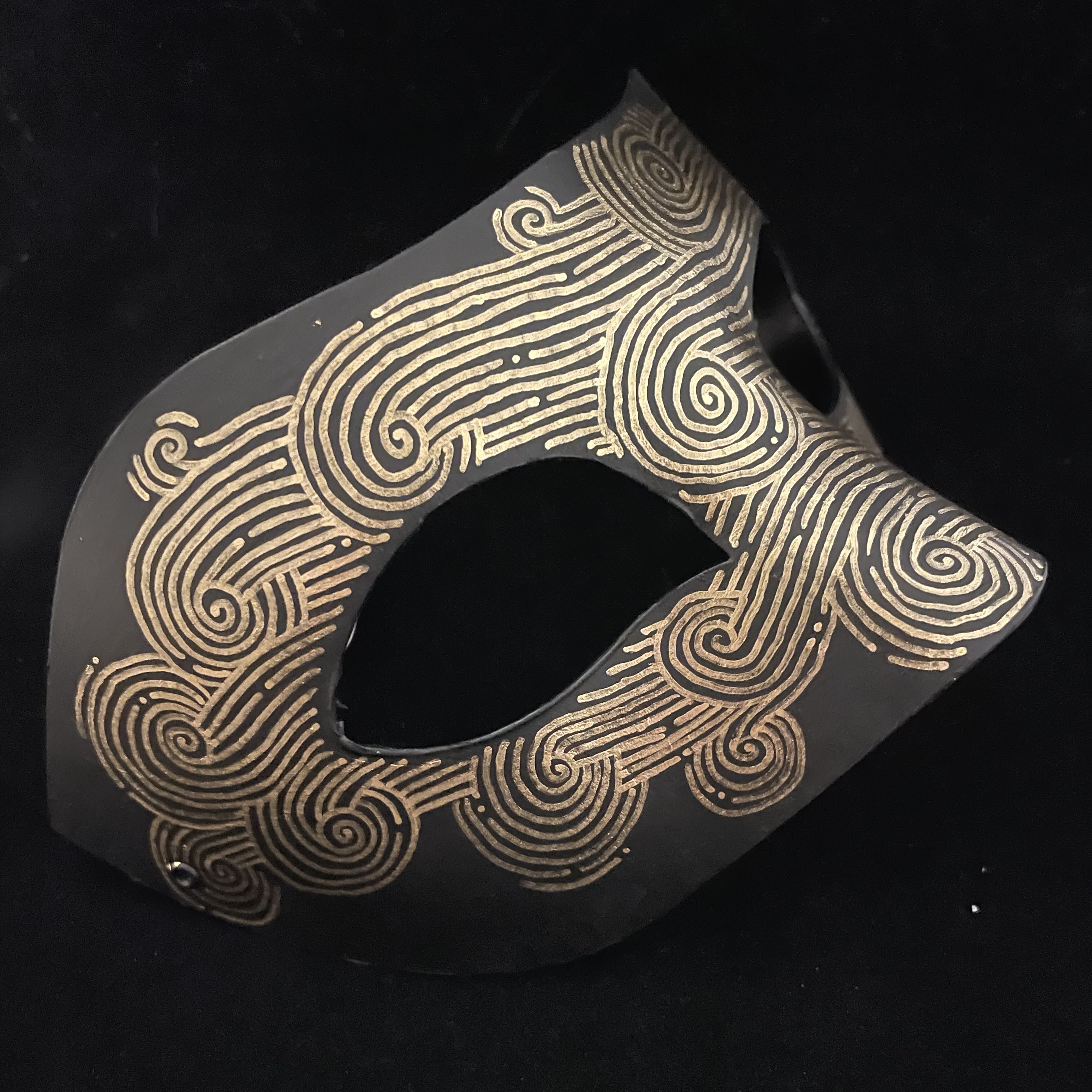 mask with windy pattern