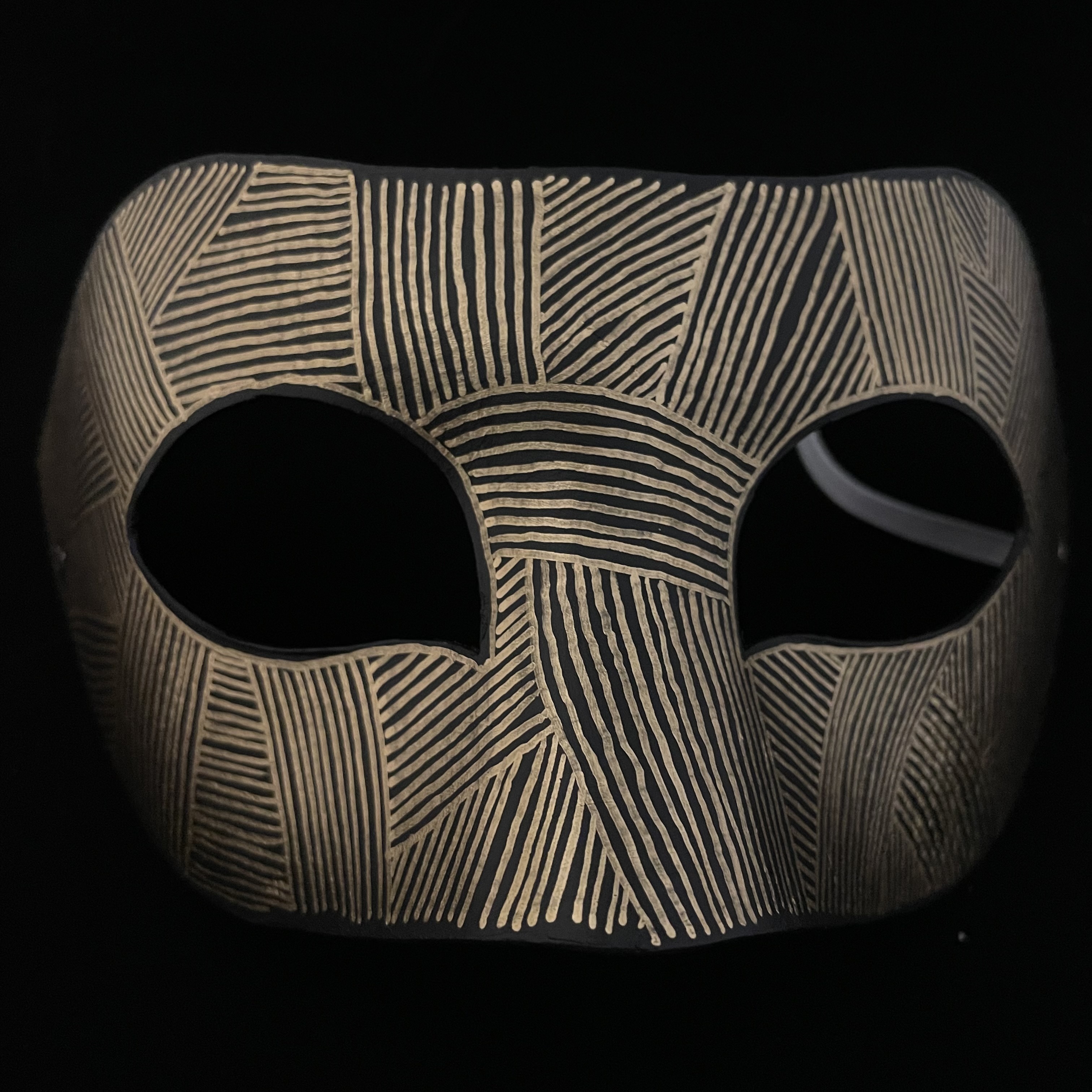 mask with linear pattern
