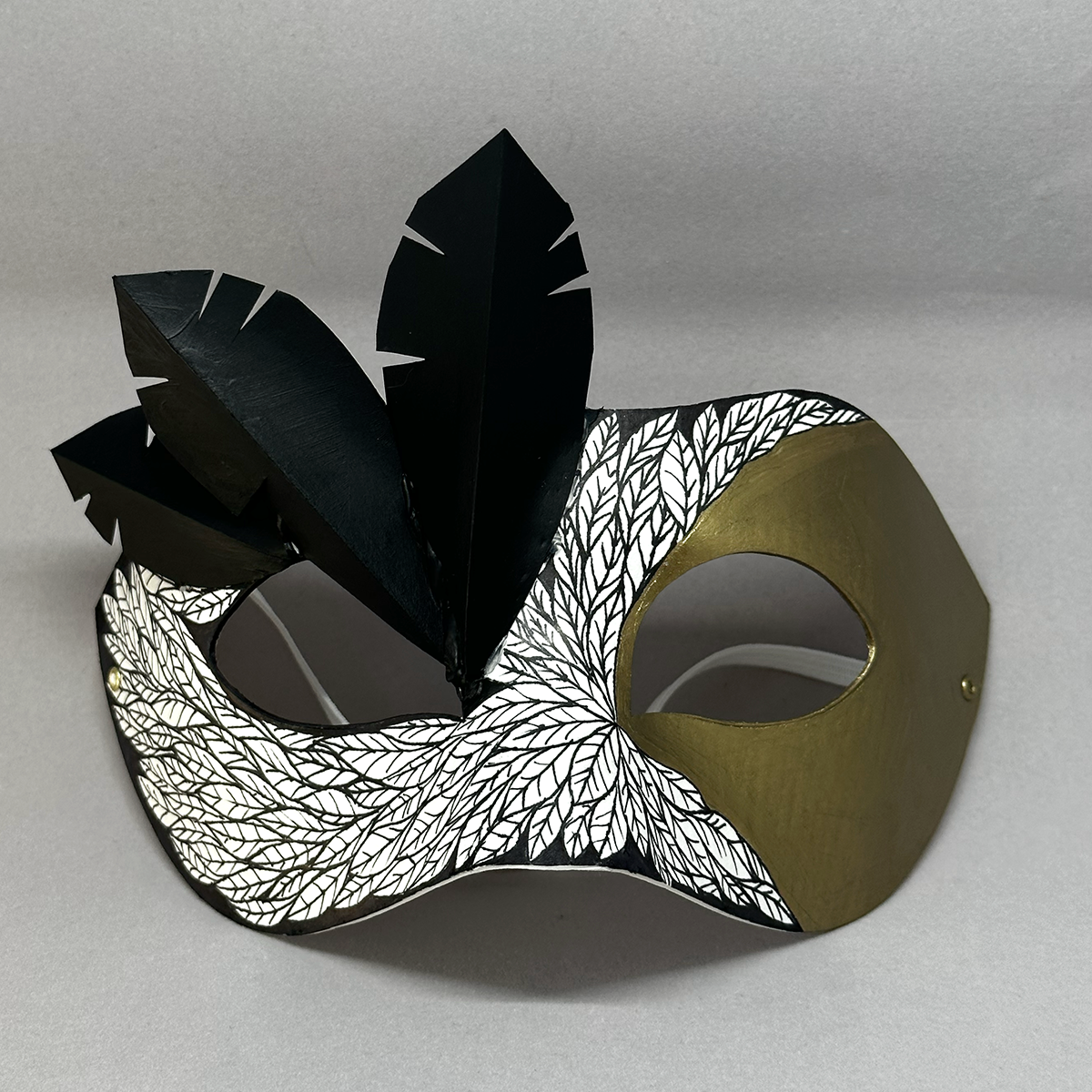 mask with honeycomb pattern