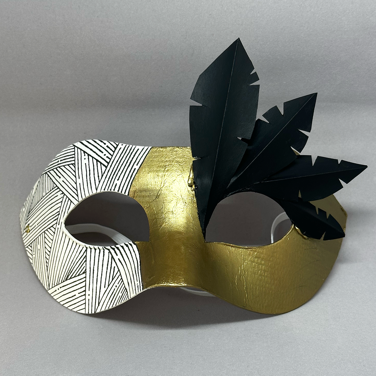 mask with organic pattern