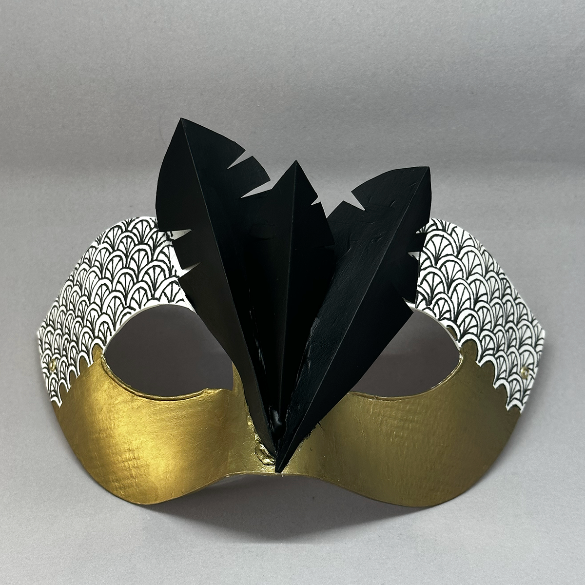mask with windy pattern